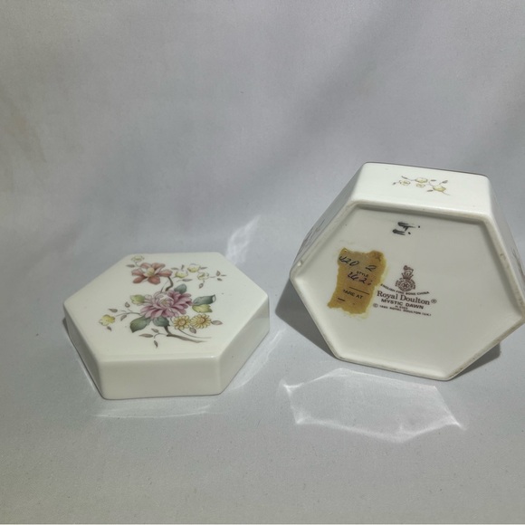 Floral Hexagonal Trinket Box - Picture 3 of 5